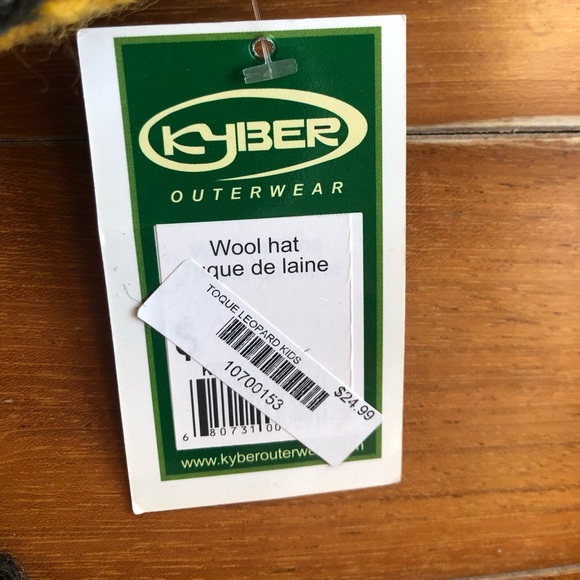 NWT!  Kyber Outerwear Wool Hat/Mitten Leopard Set - Picture 4 of 12